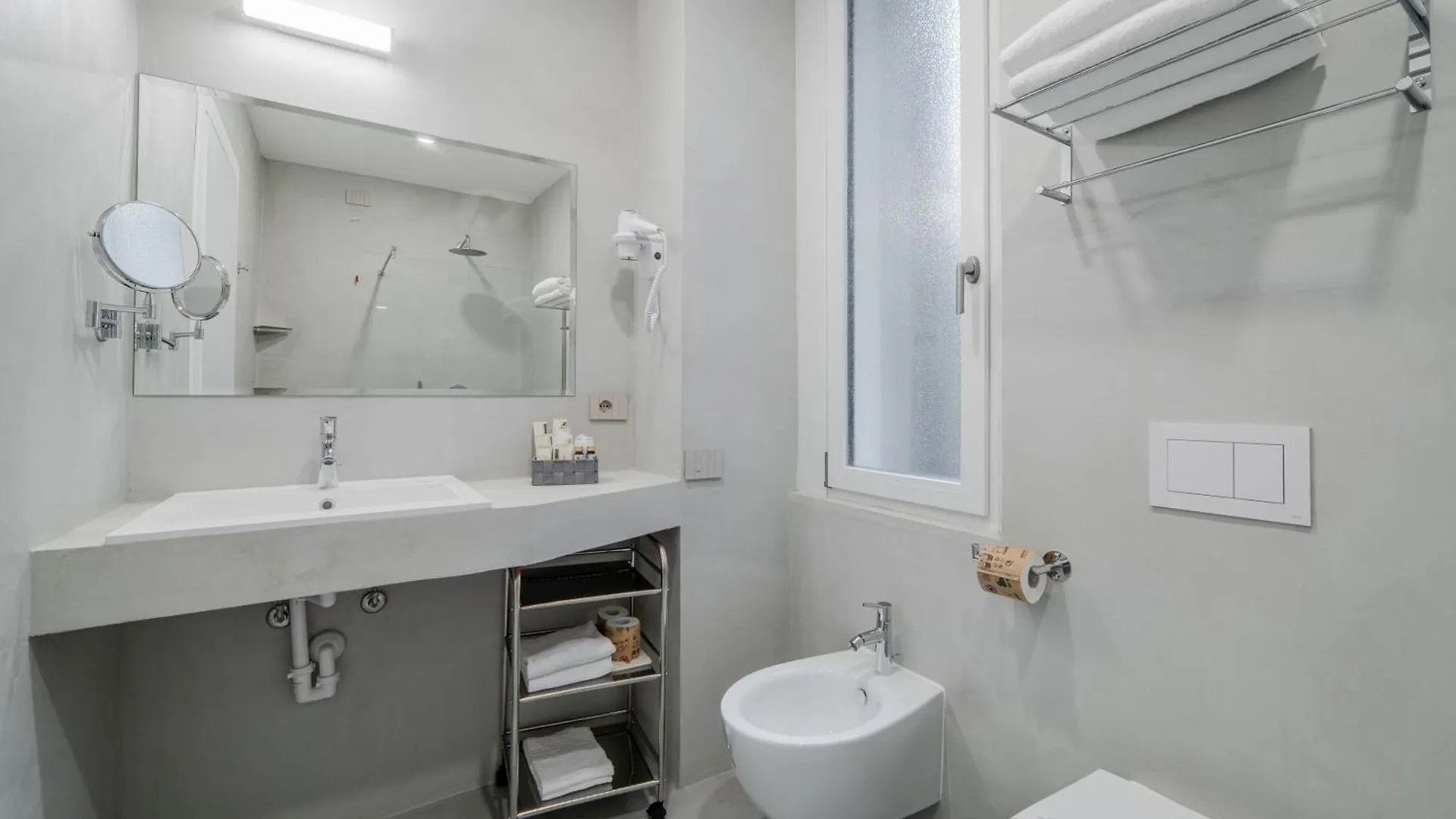 Milano Ticinese Guest House 0*, Milan Italy